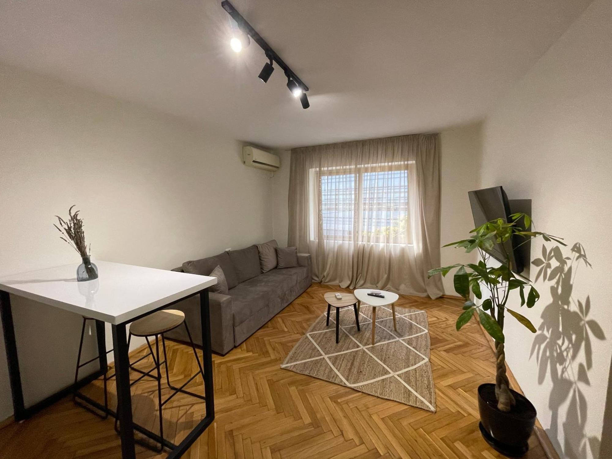 Cozy Apartment, In The Center Of Тирана Екстер'єр фото