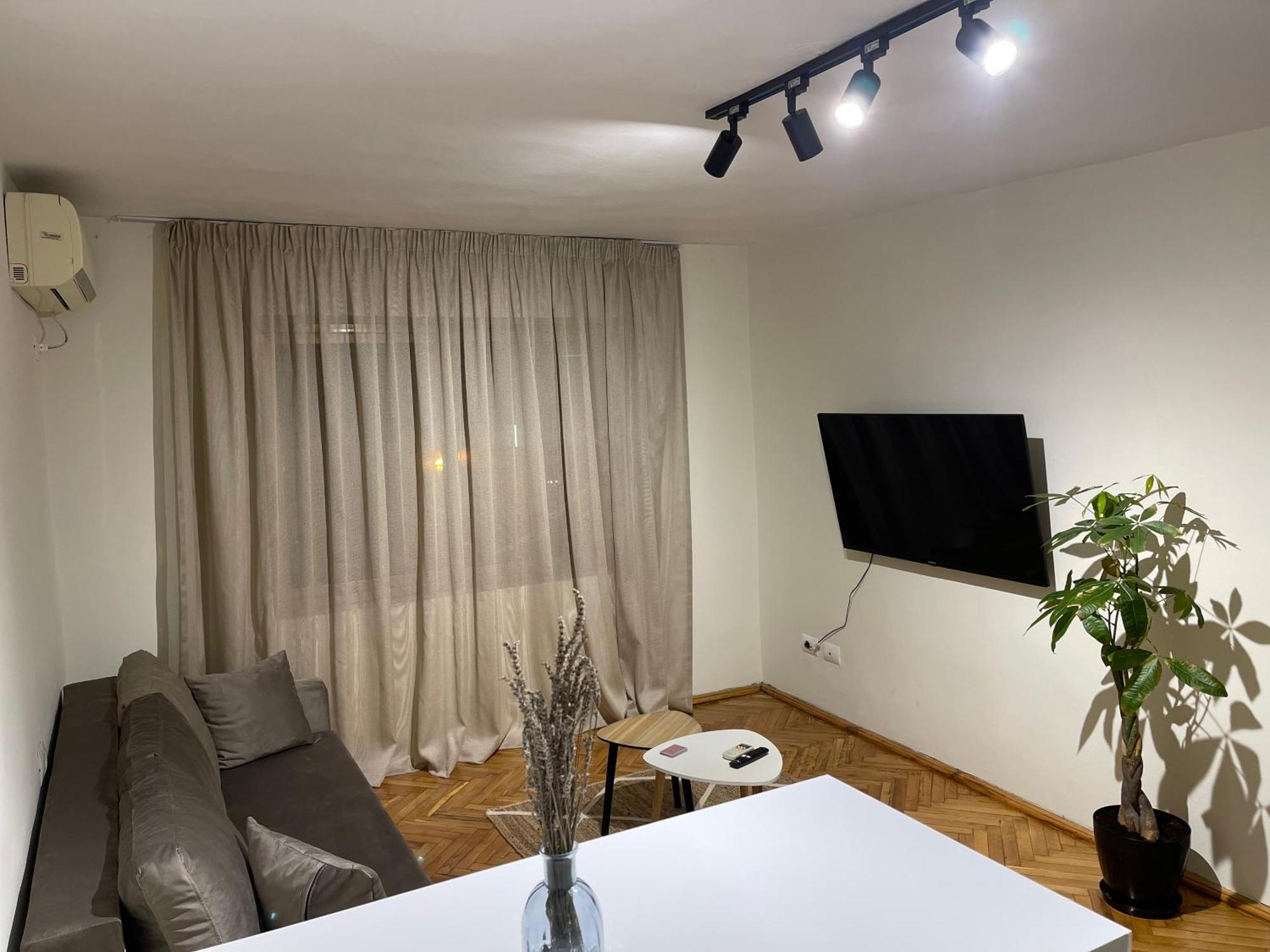 Cozy Apartment, In The Center Of Тирана Екстер'єр фото