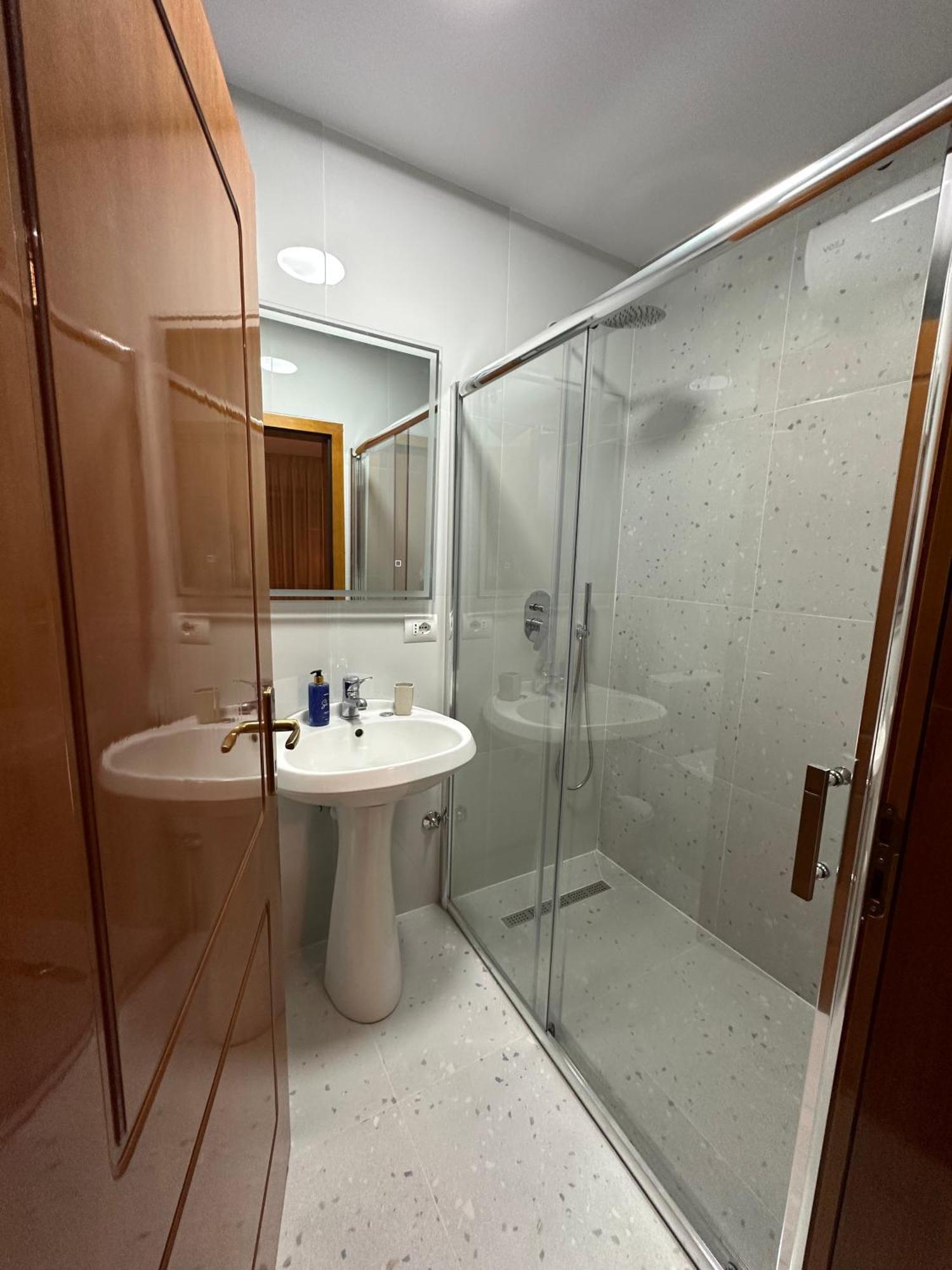 Cozy Apartment, In The Center Of Тирана Екстер'єр фото